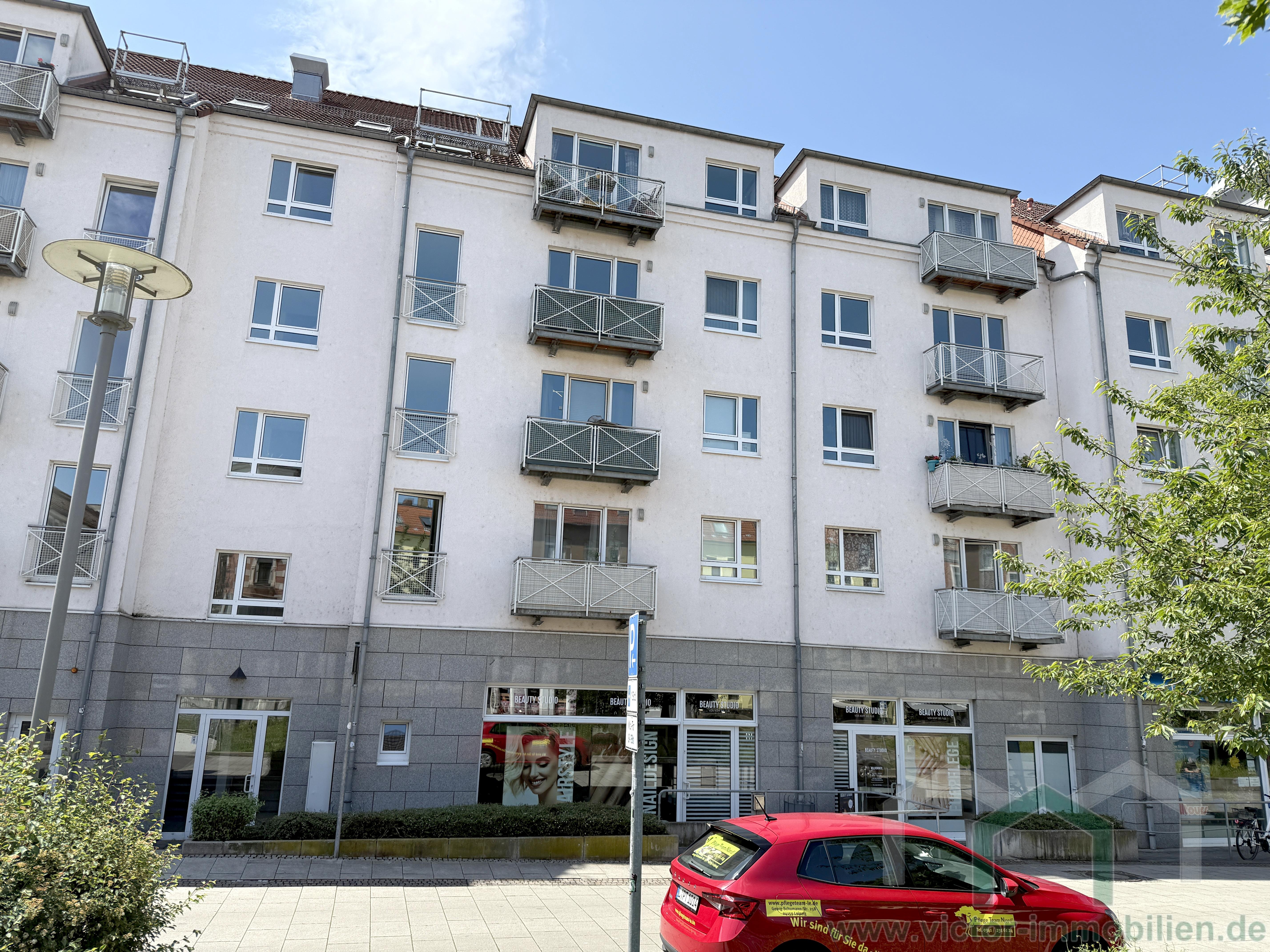 renovierte-2-zimmer-whg-mit-balkon-offener-kueche-und-wannenbad