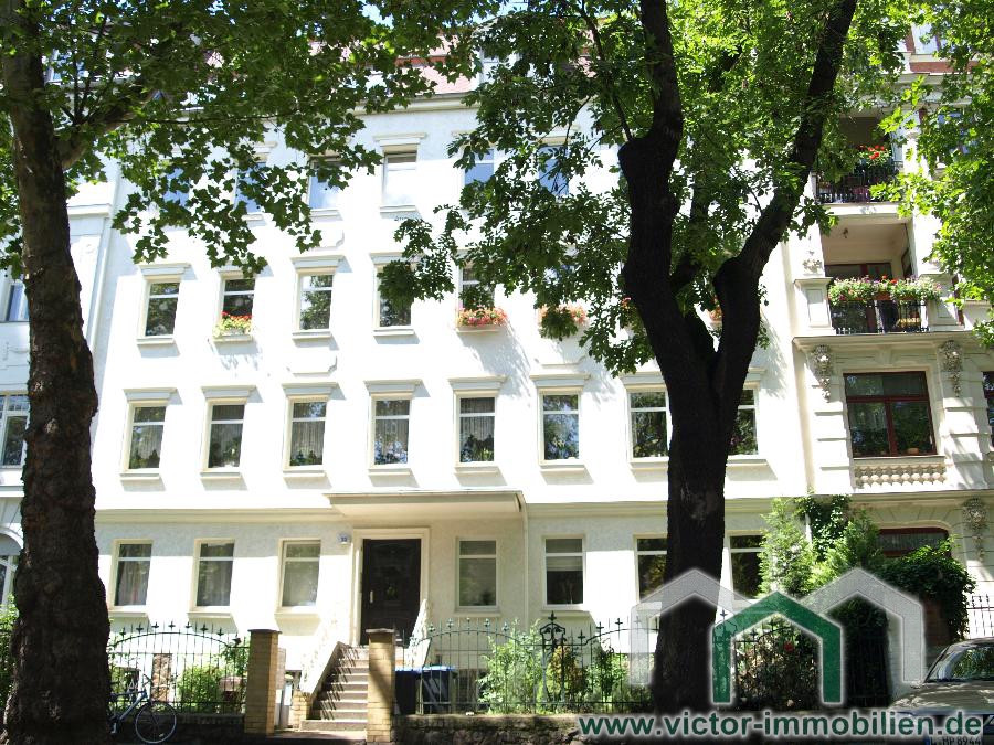 2-zimmer-dg-wohnung-mit-einbaukueche-und-tageslichtbad