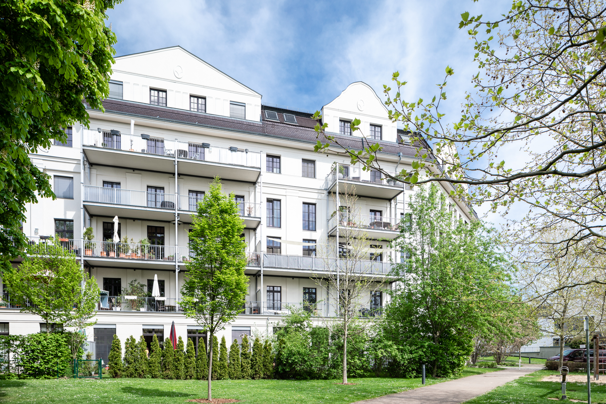 pkw-aussenstellplatz-in-gohlis-sued-zu-vermieten