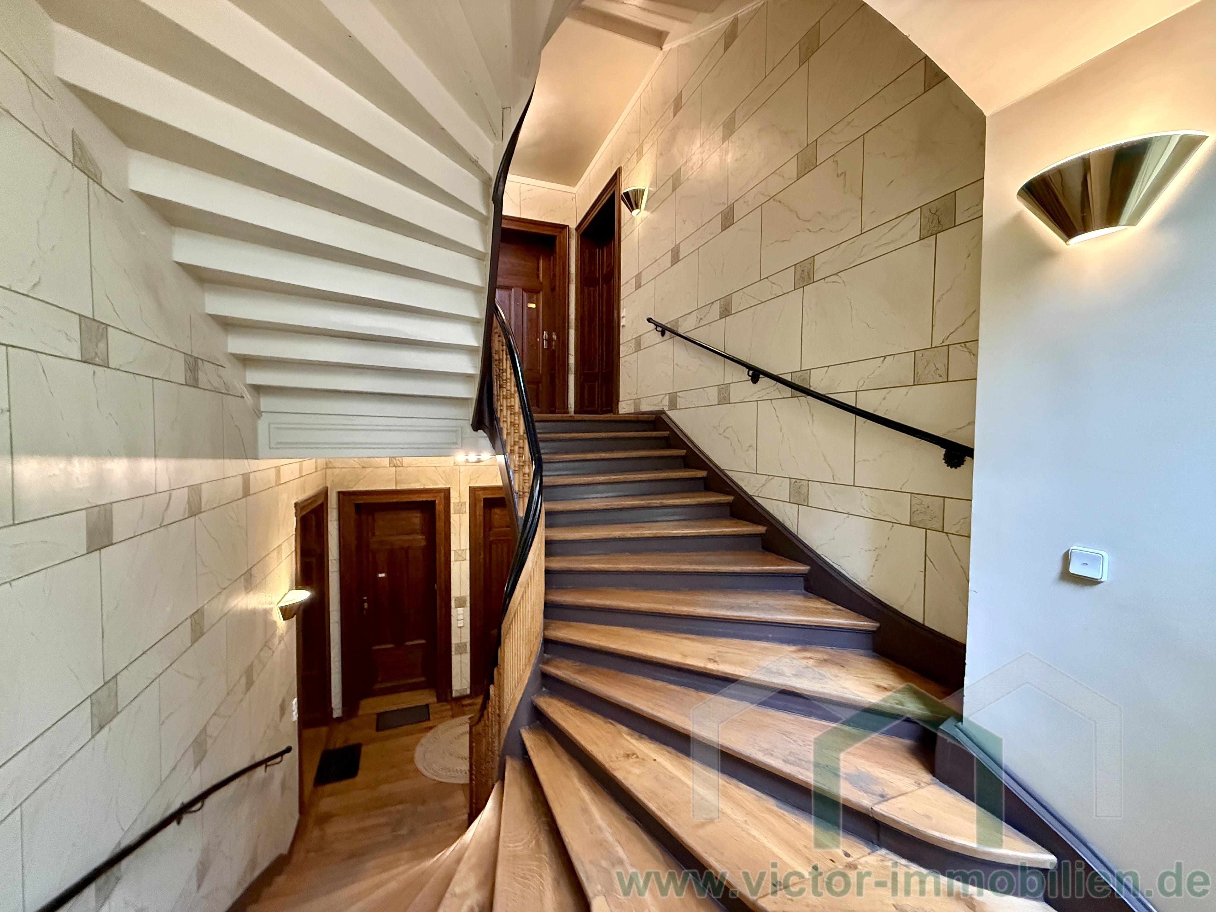 zentrum-nordwest-grosszuegige-2-zimmer-whg-mit-wanne-parkett-und-abstellraum-lift