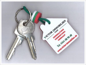 Wohnung in Leipzig vermieten, Bild zeigt einen Schlüsselanhänger mit Aufschrift "Victor Immobilien GmbH"